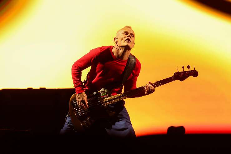 flea alla chitarra