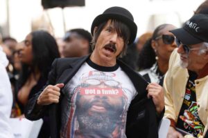 kiedis mentre canta