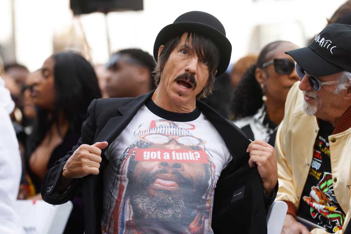 kiedis mentre canta
