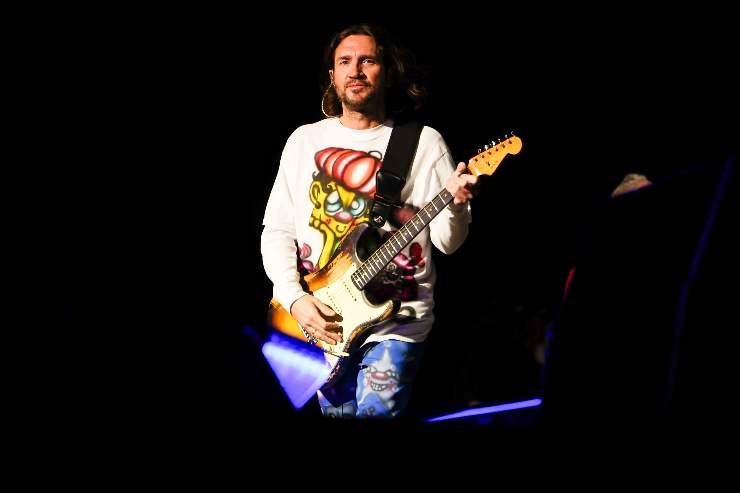 john frusciante alla chitarra