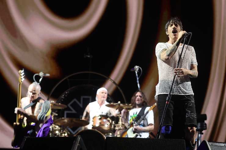 kiedis canta